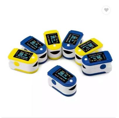 色の導かれたスクリーンのデジタル手持ち型の携帯用指先の脈拍の酸化濃度計